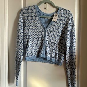 NWT hollister M sweater flower